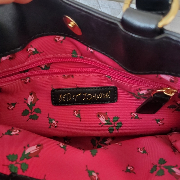 Betsey Johnson black tote with donut shape metal closure - Picture 13 of 15